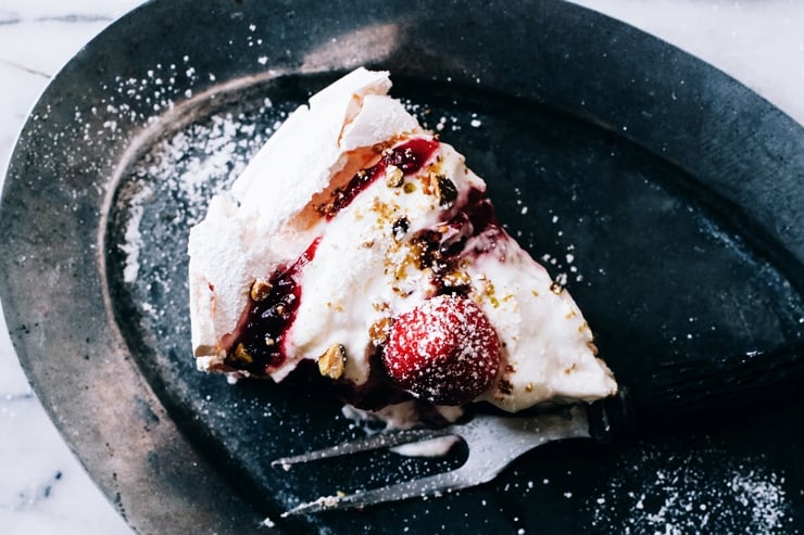 Strawberry Pavlova Recipe | sophisticatedgourmet.com