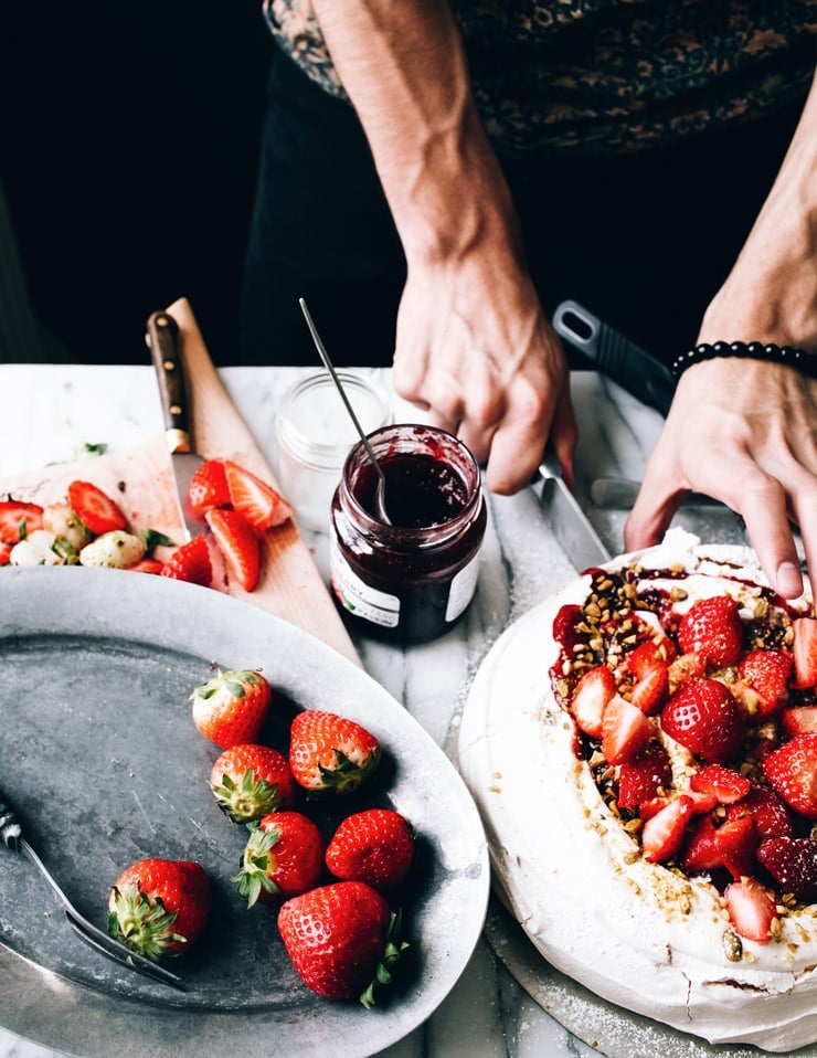 Strawberry Pavlova Recipe | sophisticatedgourmet.com