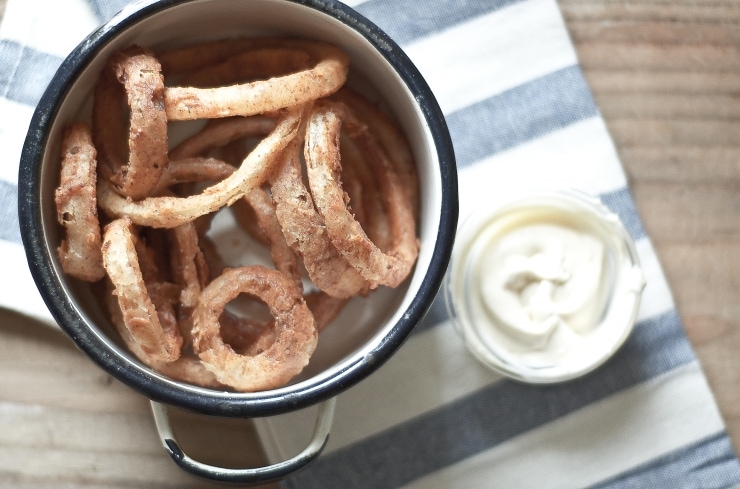 Buttermilk Onion Rings Recipe | sophisticatedgourmet.com