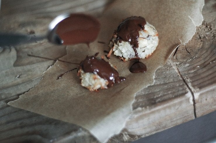 Cranberry and Almond Coconut Macaroons Recipe | sophisticatedgourmet.com