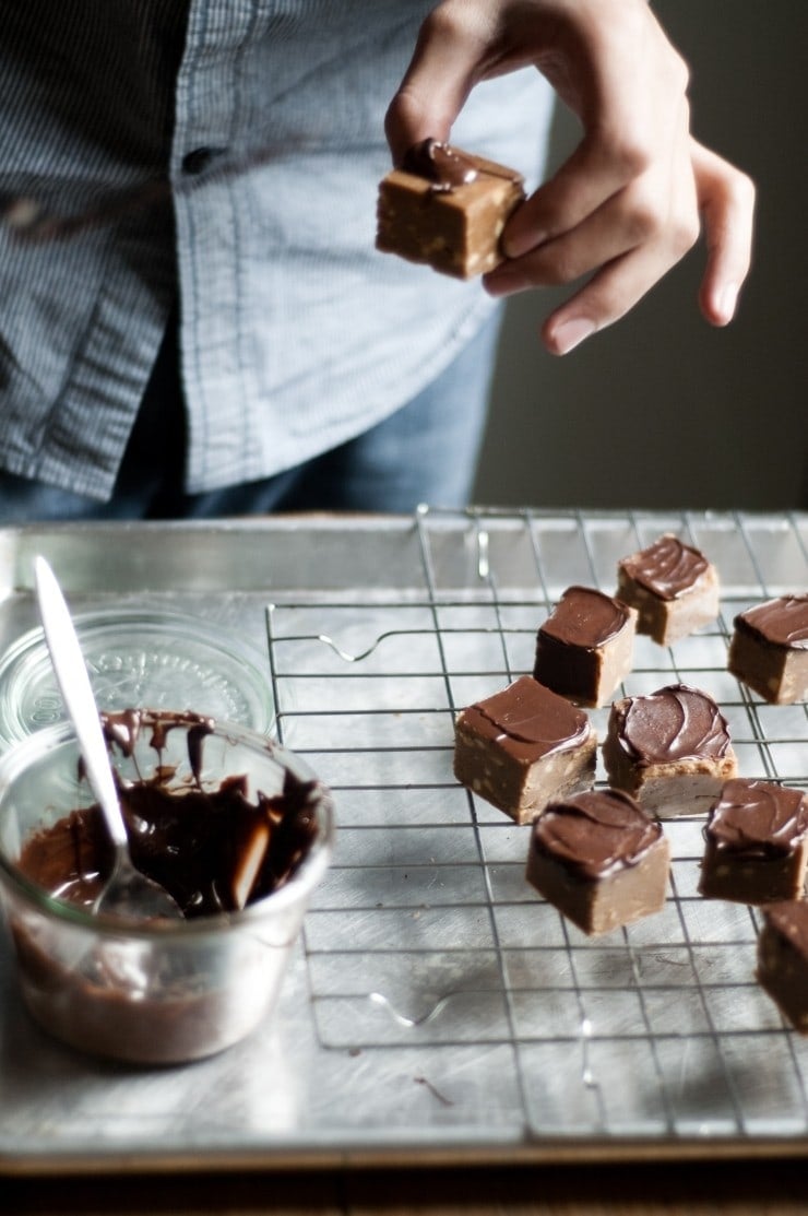 Easy Peanut Butter Fudge Recipe | sophisticatedgourmet.com