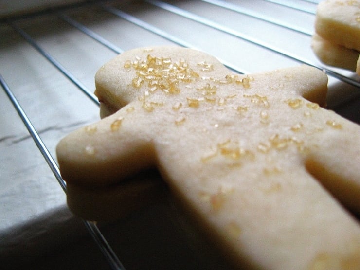 Nutella Shortbread Sandwich Cookies Recipe | sophisticatedgourmet.com