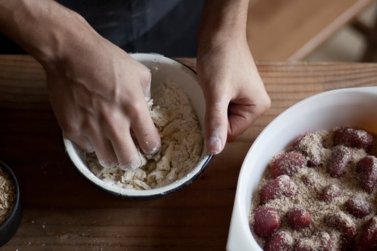 Strawberry Crumble Recipe | sophisticatedgourmet.com