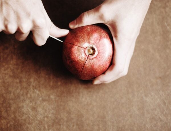 Cutting and de-seeding a pomegranate can be a messy and tedious task. Here is a method that is quick, easy, and will leave your favorite shirt stain-free. | sophisticatedgourmet.com