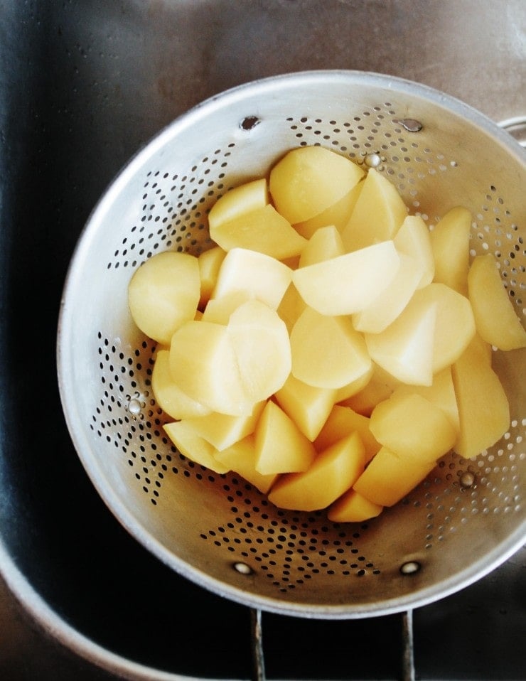 Draining boiled potatoes