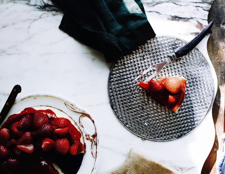 An easy and delicious New York Strawberry Cheesecake recipe that doesn't require a water bath. Who knew Strawberry Cheesecake could be this easy? | sophisticatedgourmet.com