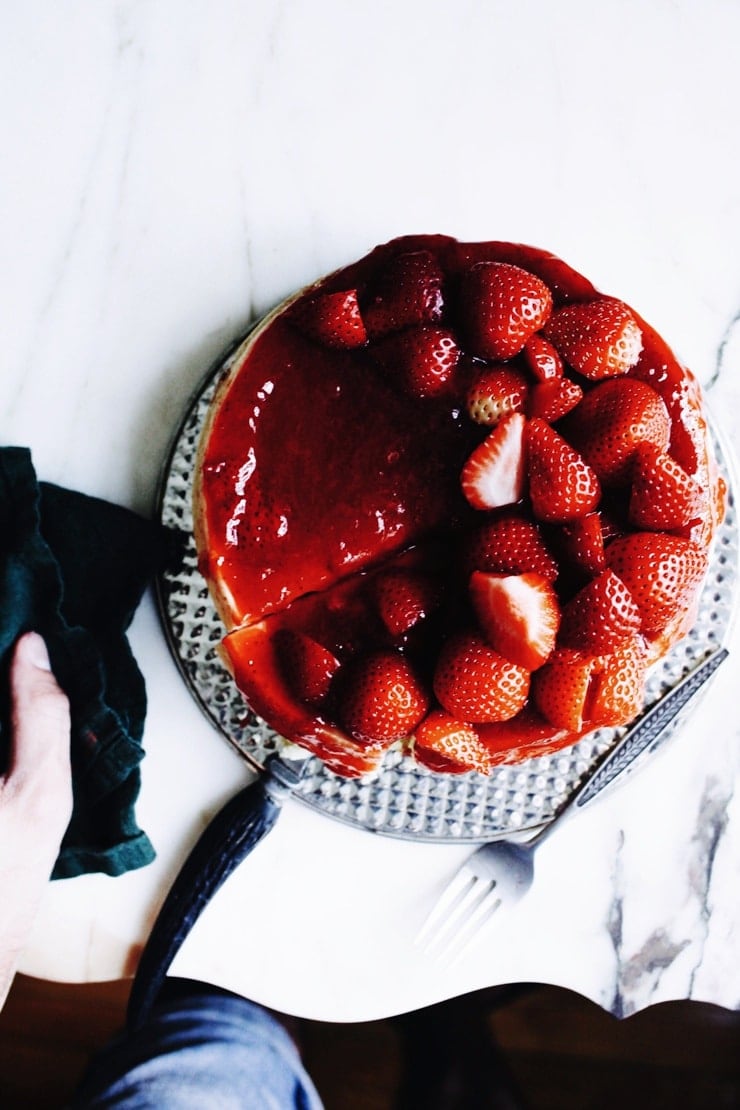 An easy and delicious New York Strawberry Cheesecake recipe that doesn't require a water bath. Who knew Strawberry Cheesecake could be this easy? | sophisticatedgourmet.com