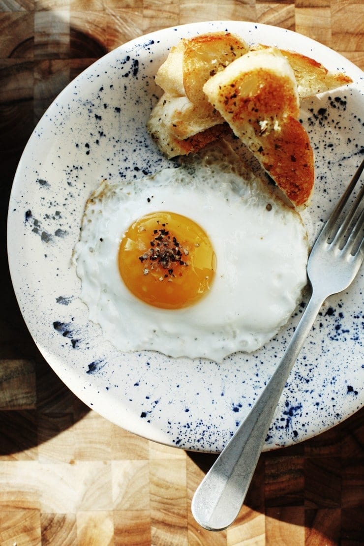 Easiest way to make fried eggs